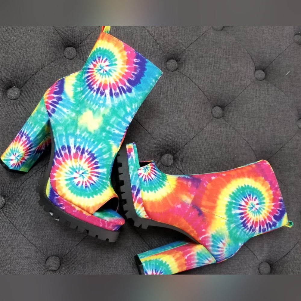 Tie dye pump